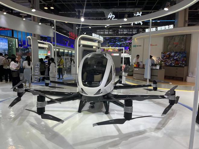 探館'中國品牌日' 中國制造邁向綠色創(chuàng)新與智能無人飛行器制造'雙軌道'